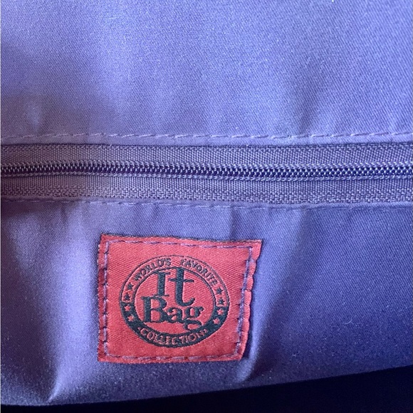It Bag World Favorite - Picture 7 of 9